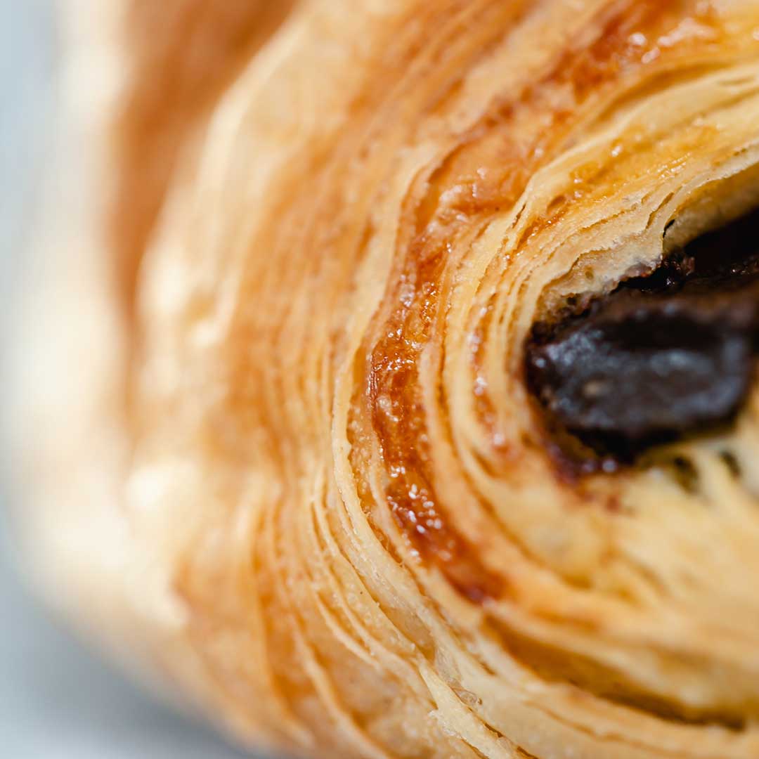viennoiserie pain au chocolat pâte à croissant au beurre avec deux barres de chocolat boulangerie pâtisserie Lafitau Brignoles 83