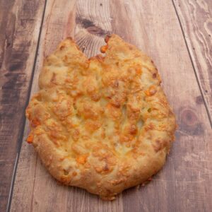 Fougasse au fromage pain farine de blé dés d'emmental et dés de mimolette boulangerie pâtisserie Lafitau Brignoles 83