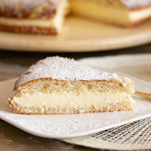 Tropézienne portion pâtisserie brioche moelleuse crème pâtissière diplomate au Grand-Marnier boulangerie pâtisserie Lafitau Brignoles 83