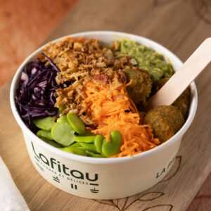 Poke bowl veggie guacamole, carotte, riz choux rouge, falafel de pois chiche, fève, sauce cacahuète boulangerie pâtisserie Lafitau Brignoles 83